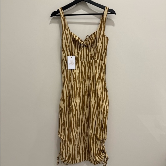 Backyard Roses Dress - Picture 4 of 5